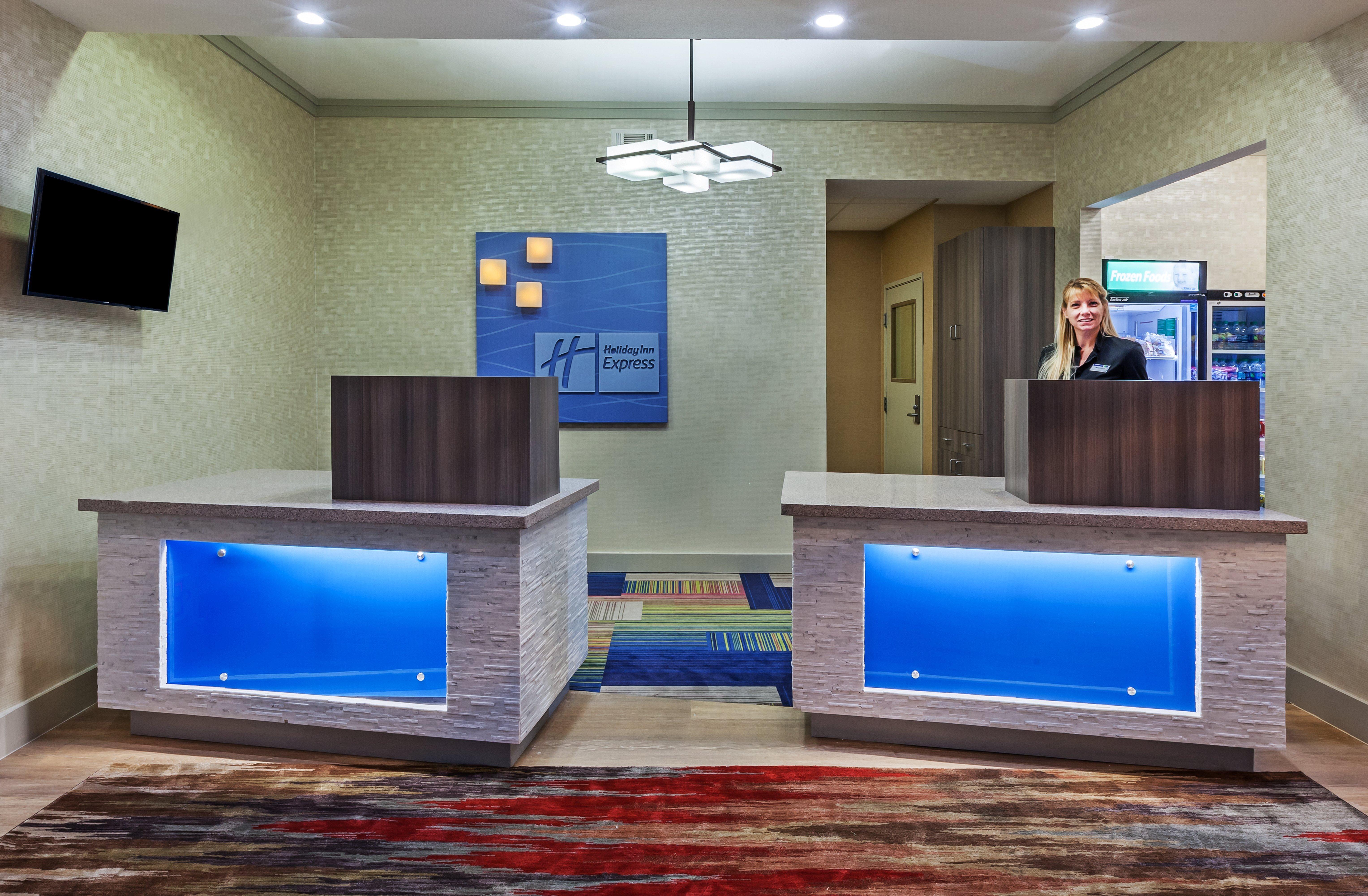 Holiday Inn Express & Suites Houston East By Ihg Exterior photo