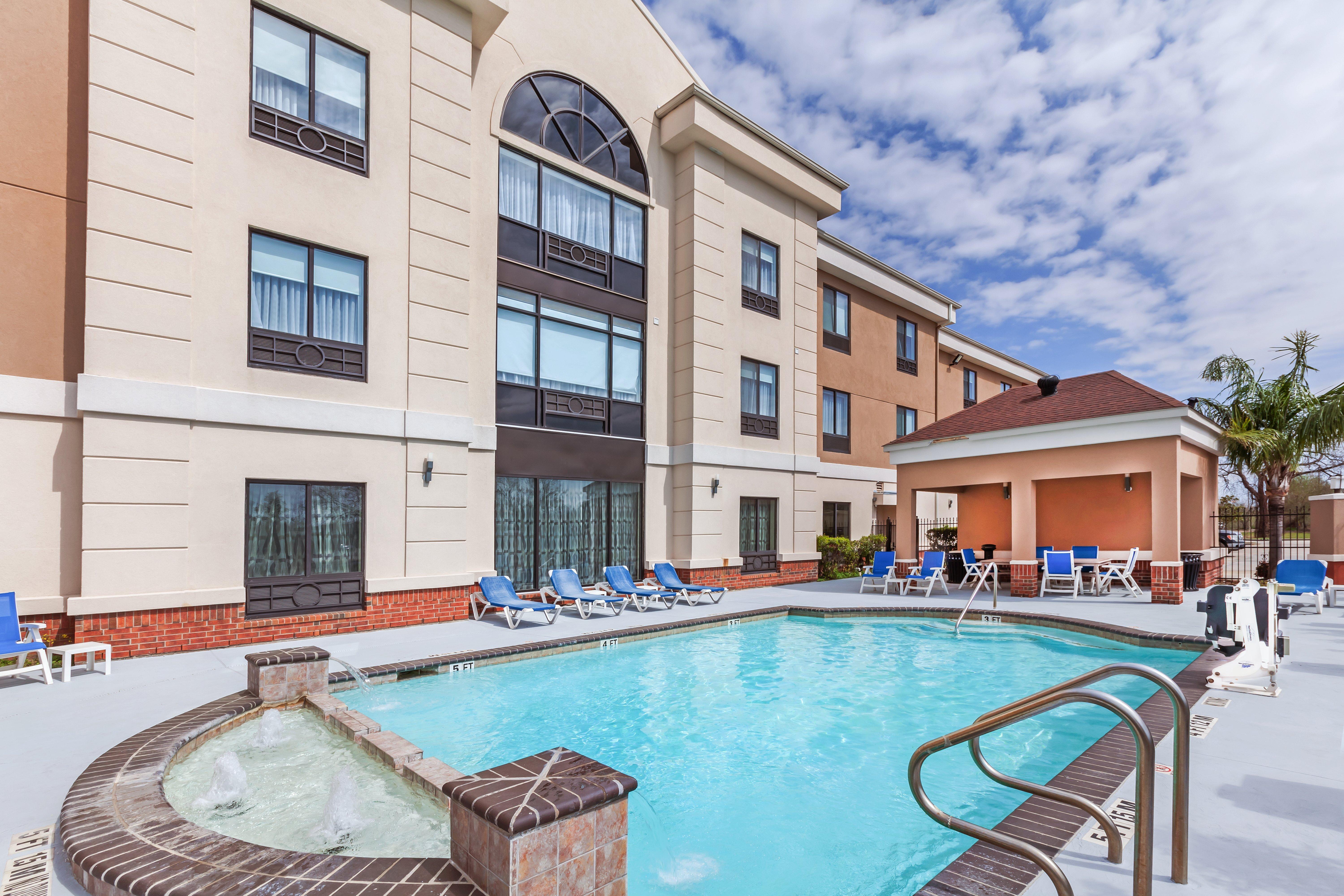 Holiday Inn Express & Suites Houston East By Ihg Exterior photo