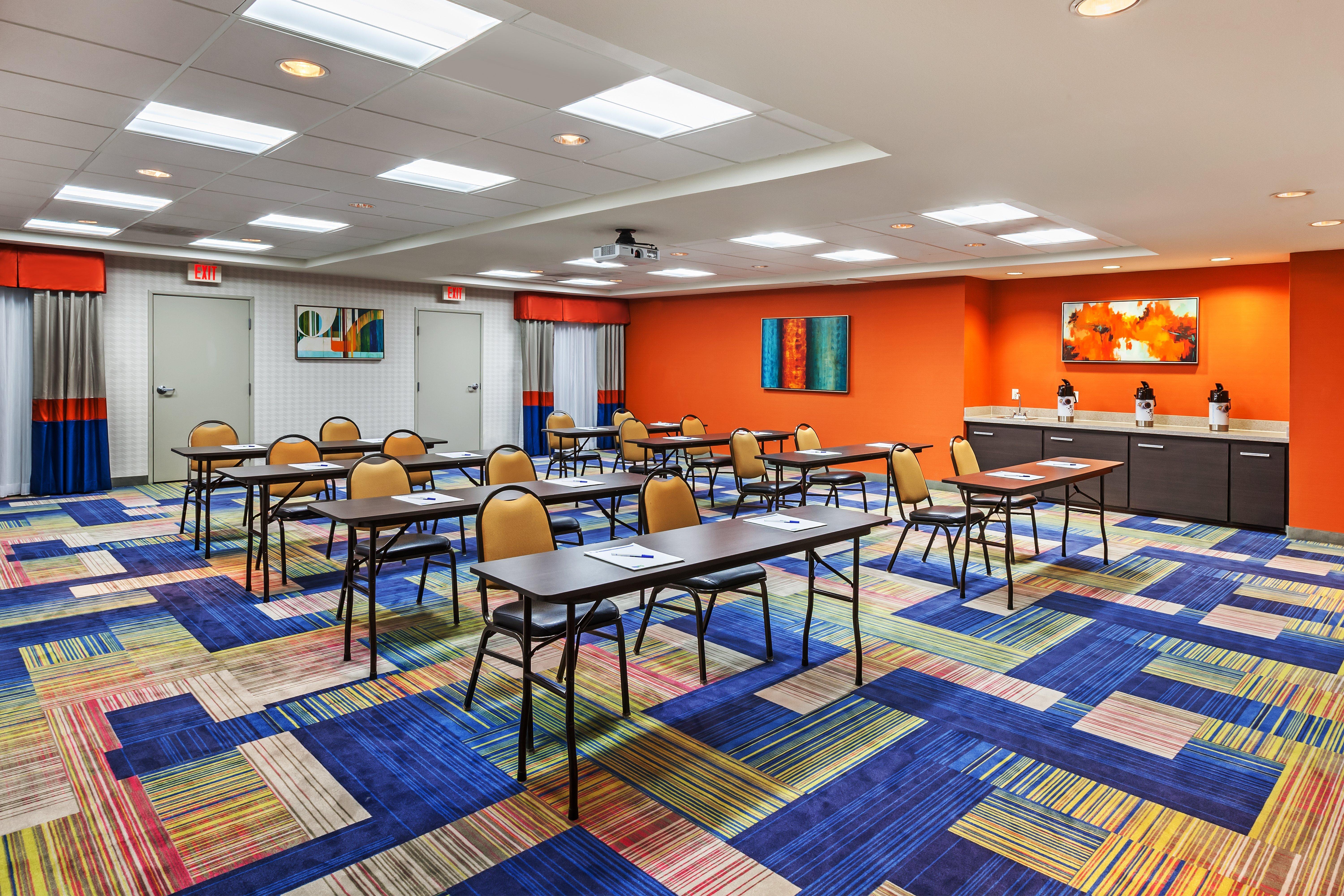 Holiday Inn Express & Suites Houston East By Ihg Exterior photo