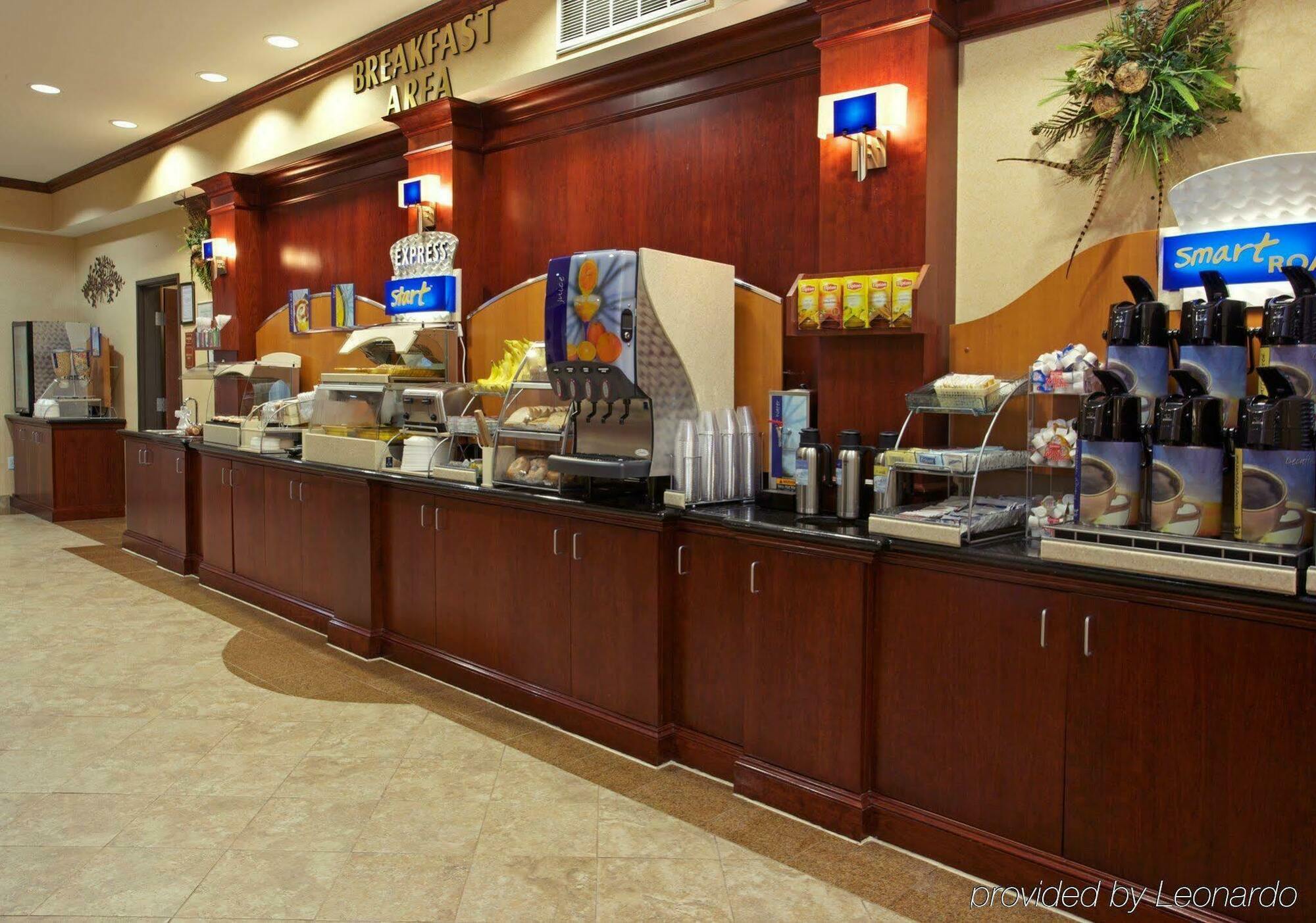 Holiday Inn Express & Suites Houston East By Ihg Restaurant photo